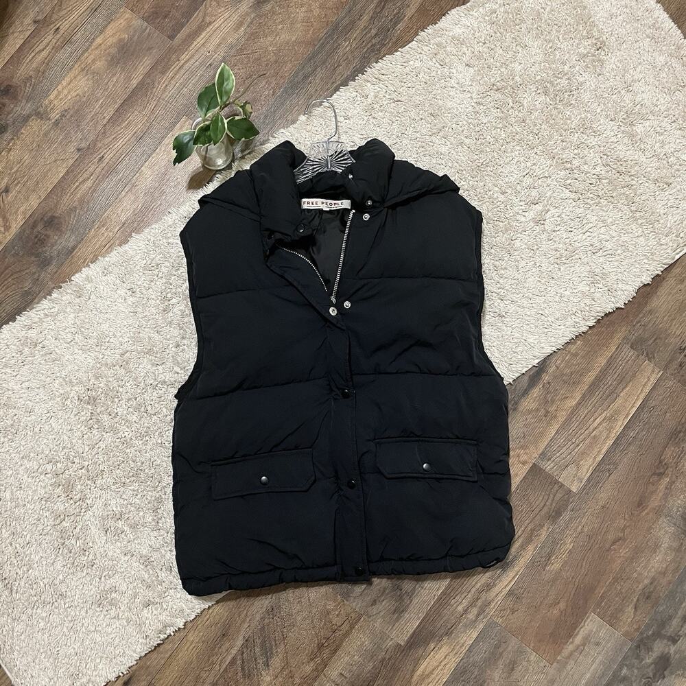 Free People Size Small Oversized Black Zip Front Hooded Dreamers Puffer Vest